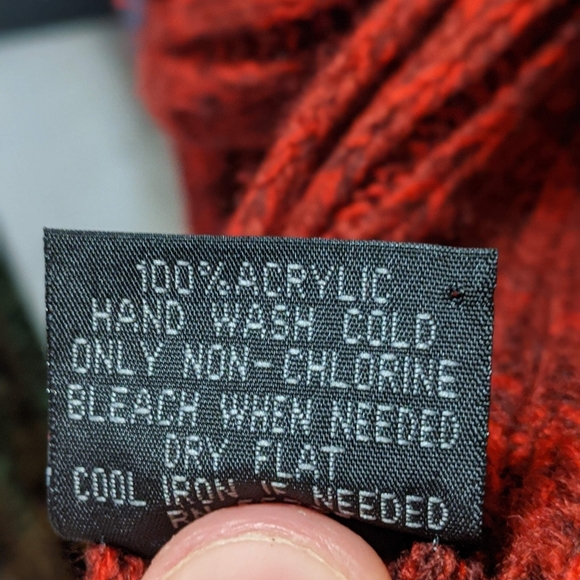 Plush Rouge scarf - Picture 5 of 5